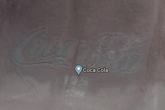 كوكاكولا تحتفل بمرور 125 عام على انشائها من صحراء اريكا في دولة تشيلى