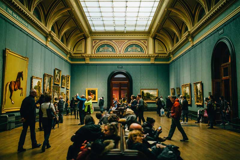 museum crowded